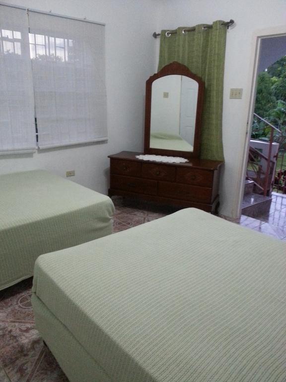 Polish Princess Guest House Port Antonio Bagian luar foto