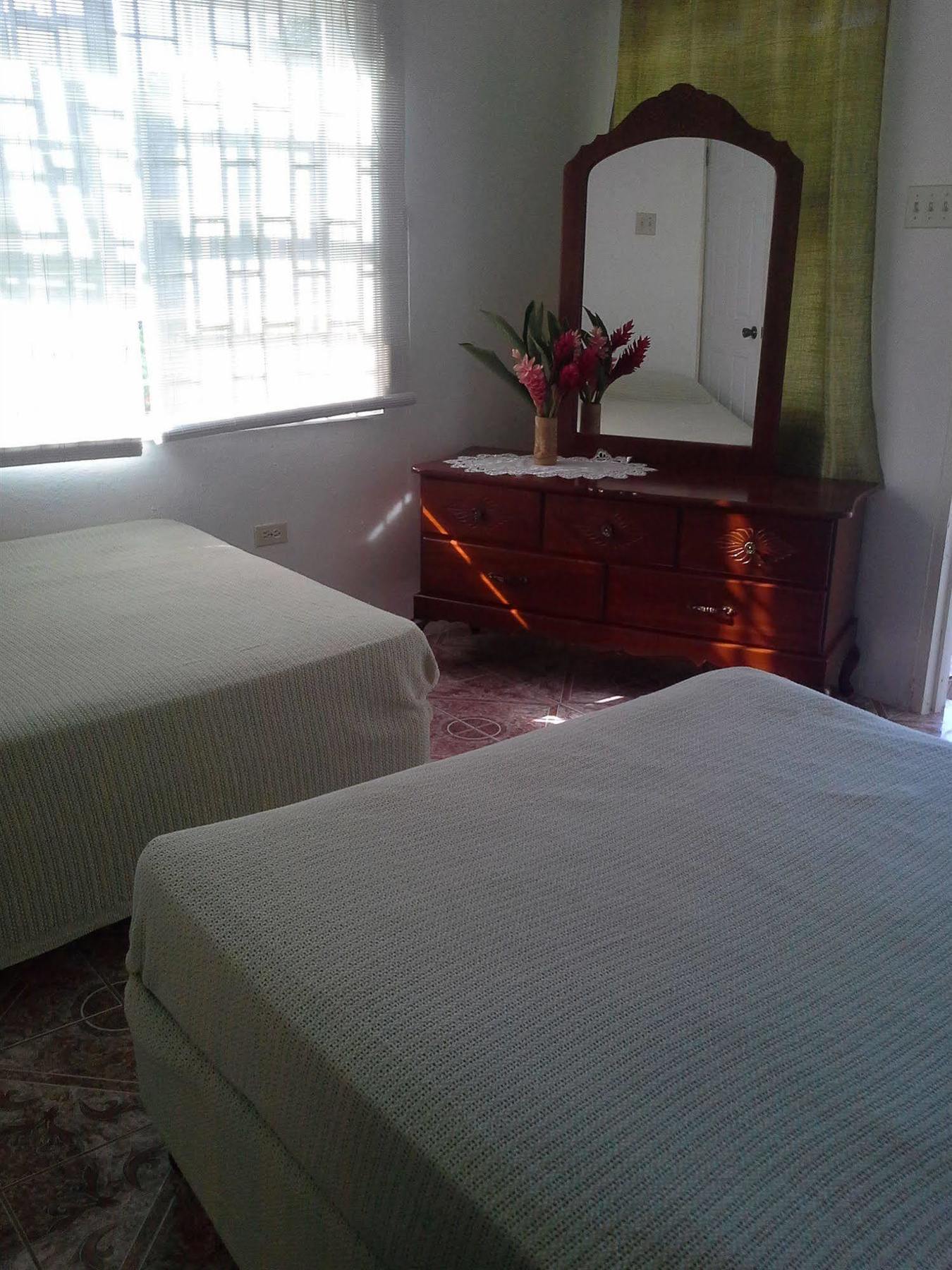 Polish Princess Guest House Port Antonio Bagian luar foto